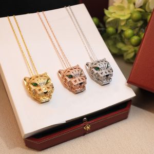 Panthere Kolye İçi Boş Çıkış Kadınlar İçin Tasarımcı Emerald Altın Kaplama 18K T0P Kalite Resmi Üreme Lüks Takımları Premium Hediyeler 003