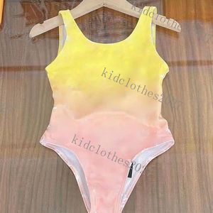 Barn ett stycke baddräkttryck Småbarn Baby Girls Designer Simning Badkläder Kläder Söt bikini Barn Badande strandkläder Fashion Letter Gradients Söt