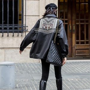 Skórzana sztuczna czarna kurtka dla kobiet frędzlone nit punkowy PU Lokomotywa Krótka motocykl odzież wierzchnia dama haftowa płaszcz
