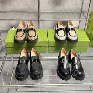 Topp designer klänningskor kvinnor plattform sneakers små bi loafers gummi svart glänsande läder chunky rund huvud sneaker tjock botten sko