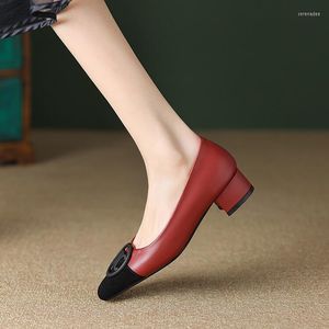 Scarpe eleganti Mary Jane da donna con cuciture nere e rosse Morbida pelle di pecora Tomaia con tacco basso Calzature eleganti ed eleganti