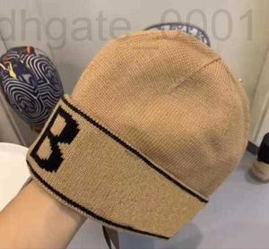 Beanie/Kafatası Kapakları Tasarımcı Klasik Mektup Erkekler İçin Beanie Kadınlar Sonbahar Kış Kış Sıcak Kalın Yün Nakış Soğuk Şapka Çift Moda Sokak Şapkaları V7XP