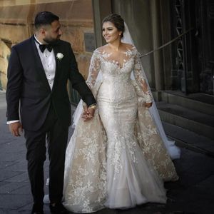 Luxury spets sjöjungfrun bröllopsklänningar med avtagbara tåg långa ärmar arabiska vintage kungliga brudklänningar ren juvelhals beige vestido de novia