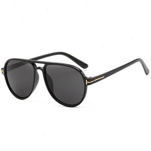 James Bonda Tom Sustoundes Men Kobiety marka projektantka okularów Sun Star Celebrity Driving Sunglas dla damskich modnych okularów z pudełkiem TF 9046