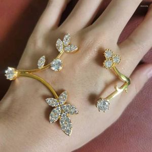 Bangle White Gold Plated Leaf Desugb Hand Palm For Women Prong Seting Zircon Stone Smycken Handlets