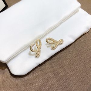 Modedesigner örhängen charm lyxig design stud diamant örhängen klassiska kvinnor tillbehör skruva örhängen smycken bröllop gåva