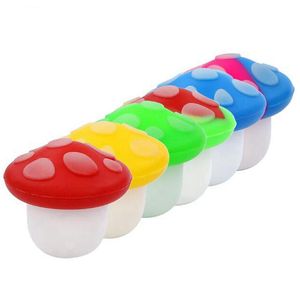 Mini Smoking Colorful Silicone Glow In Dark 5ML Wax Oil Rigs Storage Box Stash Case Seal Tank Portable Mushroom Shape Straw Dabber Bong Handpipes Waterpipe Holder