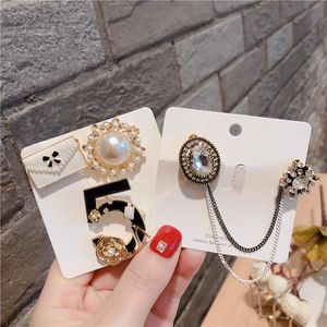 Broches Pins Designer de marca BROCO BROoch Pearl Full Rhinestone Letter 5 Lucky Pin Buchle Blegge Corsage Acessórios para Mulheres Pinspins