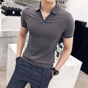 Herrpolos sommar brittisk solid kort ärm polo skjorta koreanska män streetwear mode män polo skjorta herr klädplayera polo hombre 230316