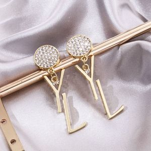 Dolci orecchini firmati ghiacciati love stud argento placcato distintivo divertente festa per adolescenti donna uomo autunno orecchini lettera diamanti orecchino gioielli di lussoZB033 F23