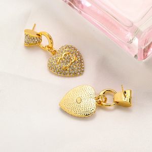 Designer colar de brinco de corrente de diamante Definição Definição do coração Brincos de designer Pingente de colar de casca de jóias de casca de jóias 18K Brincos de carimbo de ouro menina Presente romântico