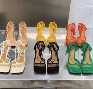 Designer Sparkle Sandálias esticadas bottegas chinelas mulheres salto alto moda de couro shors sandálias de sandália de salto alto sapato de casamento de festas Tamanho do vestido de noiva 35-41