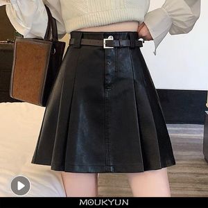 Spódnice moukyun morelot pu plisowane kobiety zima solidne eleganckie faux skóra z paskiem koreańska moda mini 230316