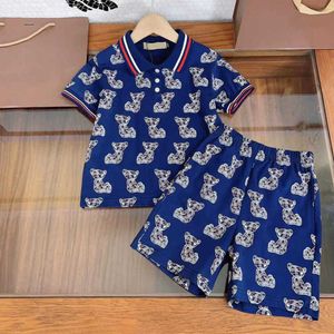 Conjunto de shorts de camisa polo infantil de marca de designer 23ss para meninos, estampa de urso listrado, mangas curtas, shorts de duas peças, roupas infantis de alta qualidade a1