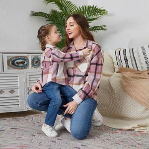 Passende Familien-Outfits, karierte Mutter-Tochter-Blusen, passende Familien-Outfits, Mama und ich-Kleidung, langärmelige Mama, Baby, Frauen, Mädchen, T-Shirts, Kleider 230316