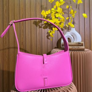 Kadın Hobo Çantaları Tasarımcı Omuz Çantası Ayarlanabilir Askı LE5A7 Bayan El Çantası LE 5 A 7 Luxurys Tasarımcı Çantaları Çantalar Cüzdanlar Cüzdanlar