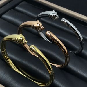 パンテール バングル チャーム バングル 女性デザイナー ダイヤモンド エメラルド ゴールド メッキ 18 K T0P 品質の公式複製ファッション クラシック スタイル絶妙なギフト 004