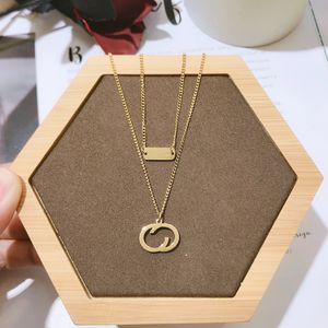 Collana placcata in oro 18k di stile di fascia alta Collana con pendente di moda di lusso Classico Fascino anziano Lettera Catene lunghe Amanti di marca popolari Amanti Amici