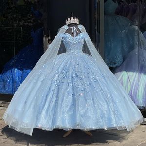 Himmelsblå Cinderella Princess Quinceanera Klänningar med Cape Off Shoulder 3D blommig snörningskorsett Vestidos de 15 quinceanera