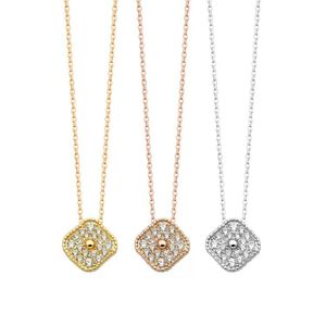 Mba1 Pendant Necklaces 2023 Brand Classic Crystal Necklace Highend Luxury Diamond Womens Fourleaf Single Flower 18k Goldplated Highqualit