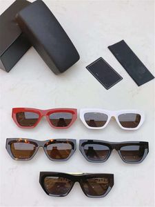 Okulary przeciwsłoneczne dla mężczyzn i kobiet Summer Classic Style antyrefleksyjne Plac Retro Placu Pełna ramka okulary o modzie Losowe pudełko Czarne
