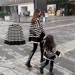 Family Matching Outfits Mother Daughter Sweater Winter Women's Clothes Parent-Child Matching Knit Tops Mom And Baby Girls Knitted Jumper Pullover 230316