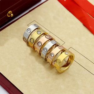 202318K Gold Bolted Luxury Crystal Wedding Ring Eternal Love Men and Women Wedding Ring Designer de alta qualidade Anel de aço inoxidável