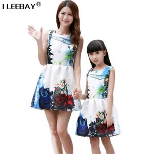 Family Matching Outfits Mother Daughter Dresses Clothes Mother and Daughter Dress Teenagers Sleeveless Floral Print Summer Dress Casual Retro Costume 230316