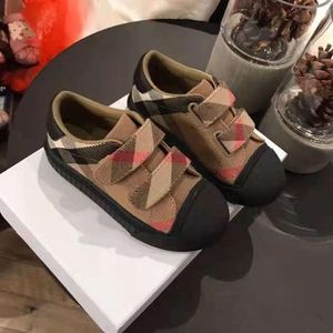 2023 Projektantka Kid Run But Trains Baby Girl Tennis Treners Kids School Gym Sneakers Boy Black Leather Buty