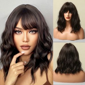 Perucas sintéticas Alan Water Water Wave com franja natural Bob marrom escuro Cabelo diário para mulheres Fibra resistente ao calor 230314