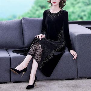 Casual Dresses Large Size Gold Velvet Dress Women's 2023 Autumn Winter High-End Lace Stitching Noble Fashion Elegant Mother Clothes T144