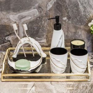 Set di accessori per il bagno Bagno in ceramica europea Cinque pezzi Set di collutorio decorativo moderno in rilievo di piume El Accessori per bagni fatti a mano