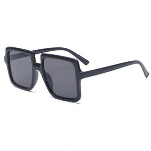 نظارة شمسية عتيقة مربعة مربعات شمسية النساء مصمم العلامة التجارية كبيرة الحجم مصممة أسود للأنثى ظلال الإطار الكبير Goggle UV400 Oculos de Sol G230225