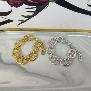 Bracelets de charme Yisheng liga de contas da bracelete de prata Moda com o logotipo do atacado 2023 Presente europeu