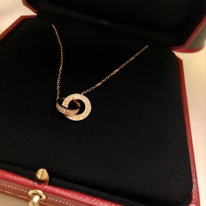 Colar de designer de joias para amantes, homens e mulheres, moda, luxo, anéis duplos, completo, duas fileiras, pingente de diamante, tampa de parafuso octogonal, colar de amor, presente para casais, nível superior