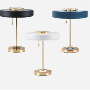 Lampy stołowe Postmodernistyczne moda nordycka nocna sypialnia badanie metalowej bazy designer