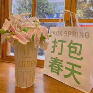 Dekorative Blumen DIY handgemachte Häkellilie Lavendel Lunflower Vergissmeinnicht Calla Lotus Nelken Eukalyptusblätter und andere fertig