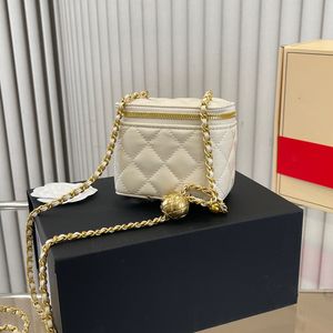 CC Torby luksusowa marka damska mini miażdży Pearl Gold Ball Vanity Box Bags Wiuth Mirror Lambsin Classic C Diamond Slattice Cosmetic Cosmetic Fase Outdoor Ghw Crossbody ramię
