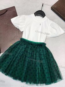 Luxury Designer Clothing Set Kids T-ShirtShortst Fashion British Fashion varumärke Summer Childrens Treasures Girls Cotton Tees Fashionable Gaze Kirt White Bule