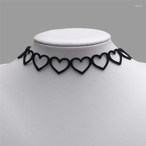 Choker Hollow out Love Heart Chokers Black Velvet Maxi Halsband Chocker Tattoo Ketting Collares Collier Femme