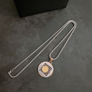 Personality Women Maze Necklaces Circle Plate Pendant Necklaces Female Birthday Party Gift Jewelry