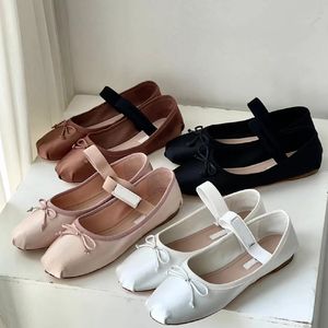 Sapatos casuais femininos moda sapatilha de balé laço de cetim clássico chinelo feminino designer de luxo 2022 sapato clássico chinelo menina ao ar livre