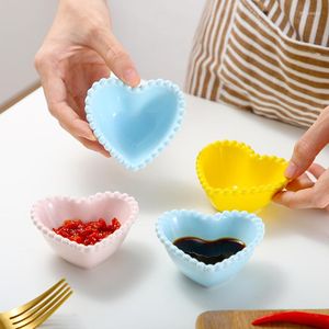 Ciotole 1 pz Carino Amore a Forma di Cuore Ciotola di Ceramica Aceto Condimento Solido Piatto di Soia Salsa di Sale Snack Piccolo Piatto Forniture Da Cucina