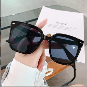 Korea ponadgabarytowe okulary przeciwsłoneczne damskie okulary przeciwsłoneczne Fashion Design Lady eleganckie okulary przeciwsłoneczne męskie modne w stylu Vintage okulary przeciwsłoneczne klasyczne fajne okulary UV400