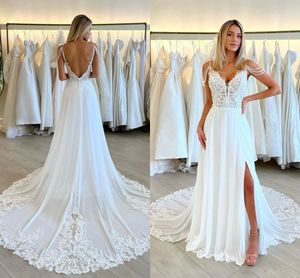 魅力的なビーチボヘミアン A ラインのウェディングドレス花嫁のためのプラスサイズスパゲッティストラップ V ネックバックレスレースアップリケブライダルドレスカスタムメイド