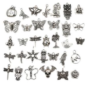 Blandad tibetansk silverlegering charms hänge fjäril uggla fågel slända fred blommor hund skalle snöflinga nyckelpiga för diy smycken gör 150 st