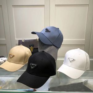 Yaz topu kapaklar Erkek Tasarımcı Beyzbol Kapağı Ters Üçgen Mektupları Moda Sokak Şapkası Beanies Plaj Şapkası 4 Renk