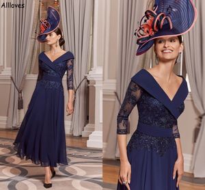 Elegant Dark Navy Mother of the Bride Dresses A Line Chiffon Lace Appliqued V Neck Women Formal Party Glowns 3/4 Long Sleeves Ankellängd Bröllop Mors klänning CL2023