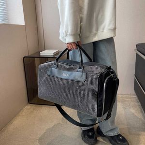 Duffel Bags Короткие дистанционные сумки для путешествий Портативная корейская версия большие емкости с багажом.