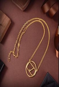 New Designed Round V Pendants Chain Pearl Choker Necklace alphabet Crystal pattern Brass 18K gold plated women Diamonds Necklaces 4613809